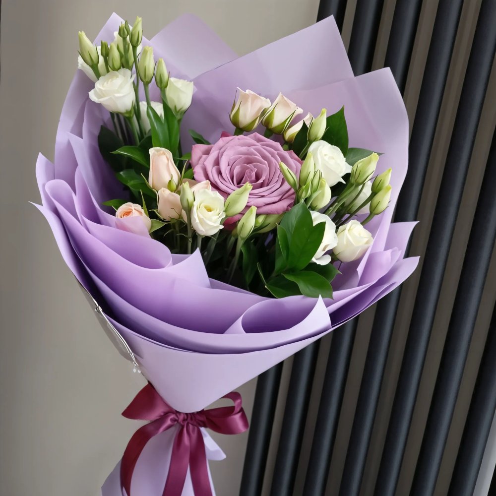 Букет цветов Парижский шарм Букет цветов из: Розы и Лизиантусы